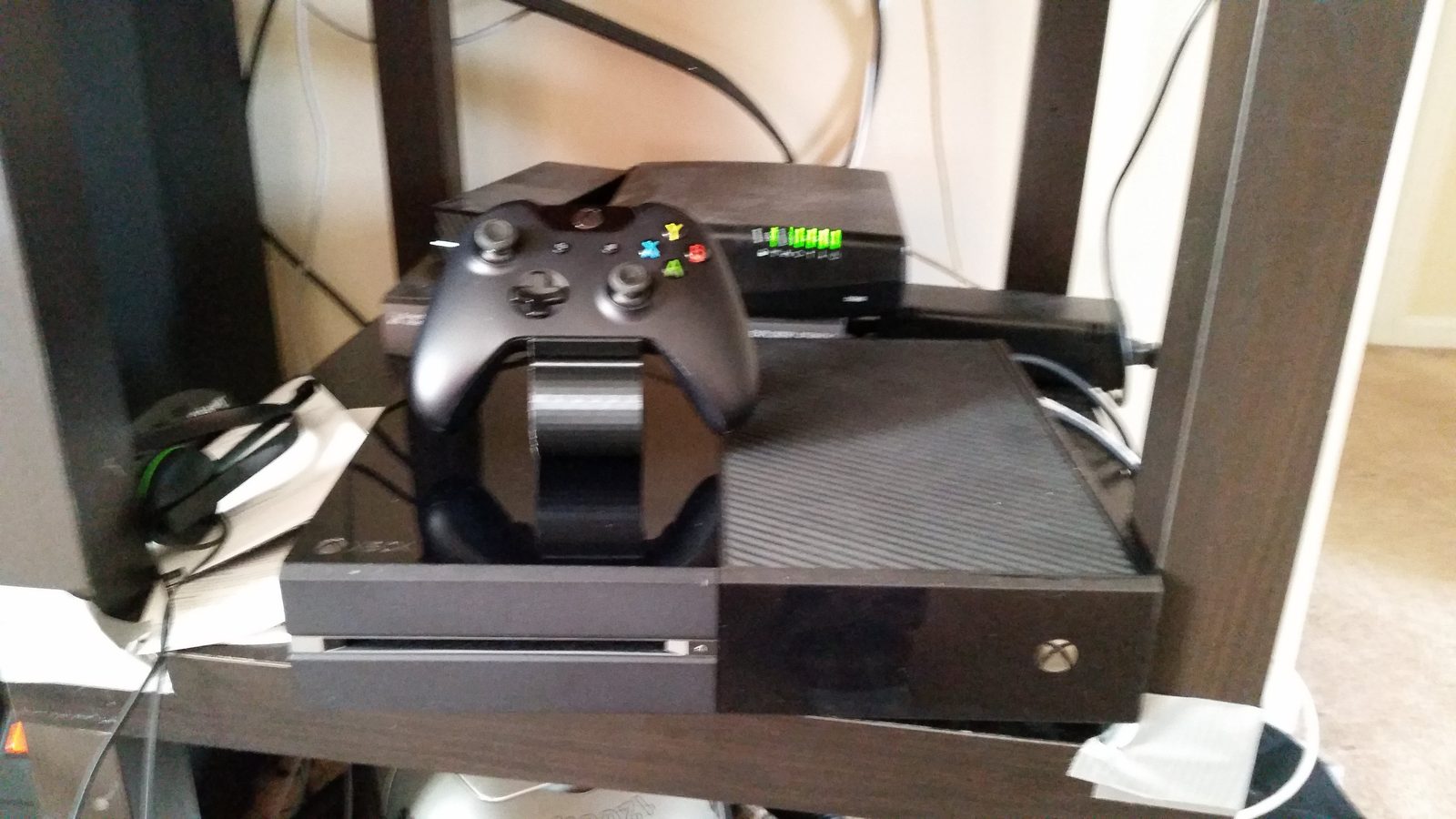 Xbox One Controller Stand view 3