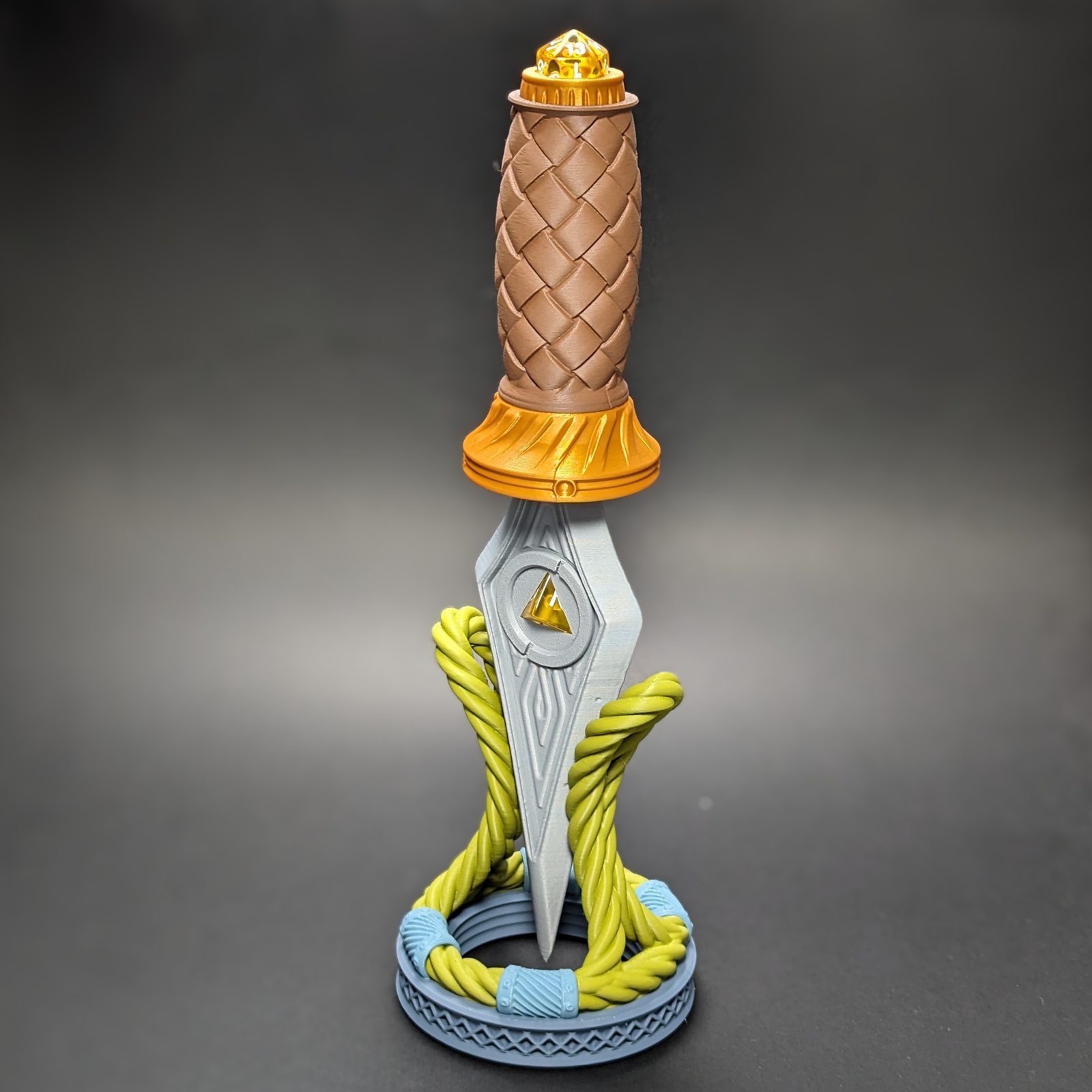 554 Dice Dagger Stand