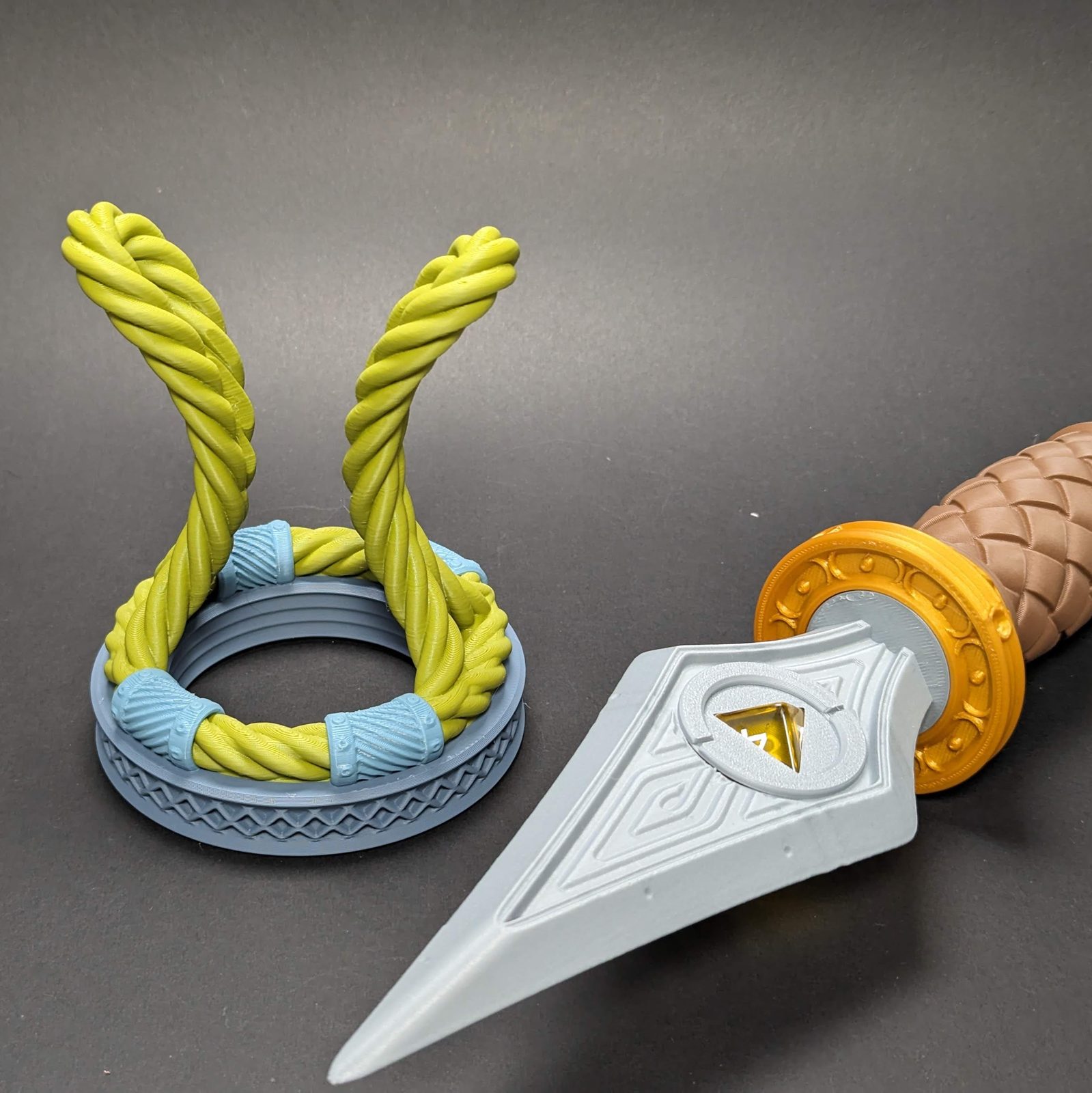 554 Dice Dagger Stand view 3